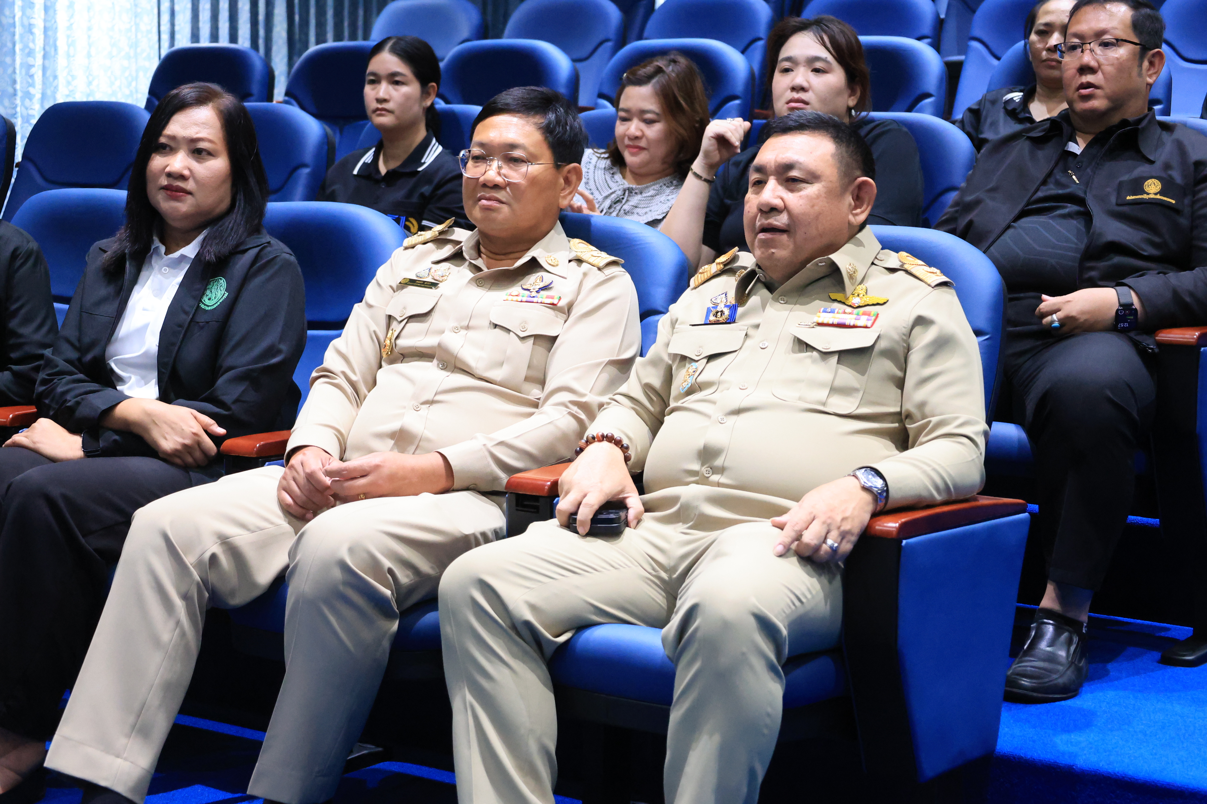 title - เลขาธิการ ส.ป.ก. ตรวจความเรียบร้อย การปรับปรุงห้องประชุม ชั้น 4 ศาลาพระมิ่งขวัญ ศูนย์ส่งเสริมและพัฒนาอาชีพเสริมนอกภาคการเกษตร (ศพส.) อำเภอบางไทร จังหวัดพระนครศรีอยุธยา